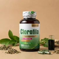 Gomitas de clorofila con sus ingredientes naturales alrededor