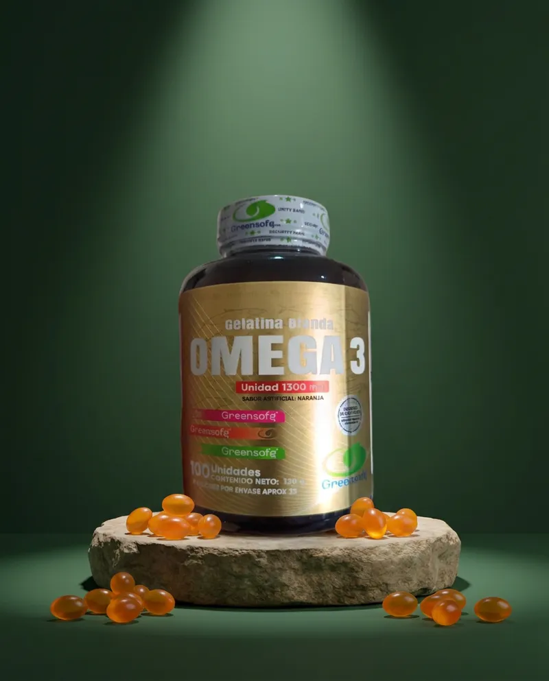 Gomitas de omega 3 sobre una piedra en un estudio verde, con sus ingredientes
